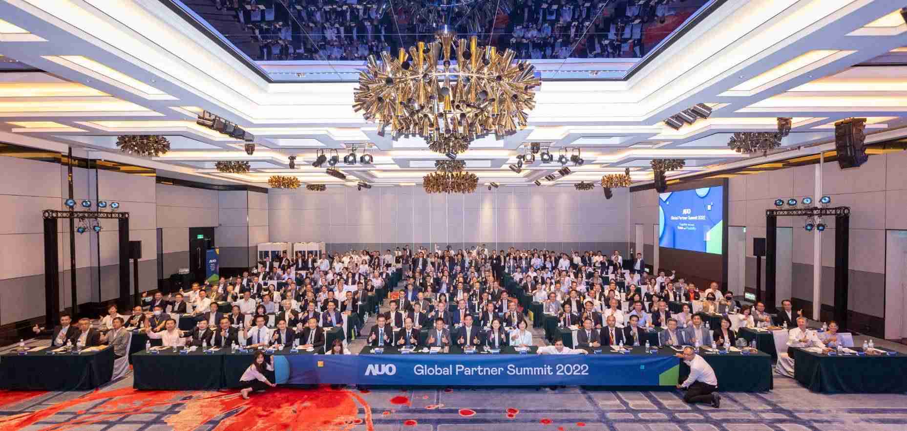 友達推動「安心、、、、創新、、、用心、、、同心、、、盡心」五星職旅，，，為菲籍員工打造全方位照護，，，，首度贏得「人權實踐與發展領袖獎」殊榮