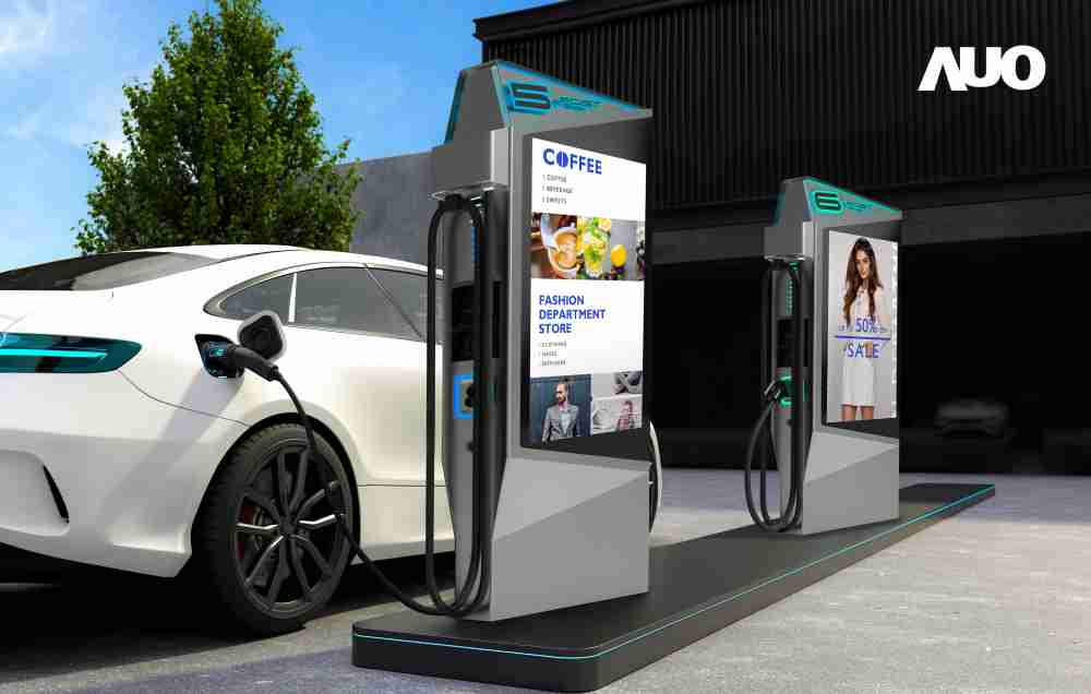 达擎 “55吋高亮度户外防水显示器”，，，，在阳光直射环境下仍可呈现清晰鲜明之影像质量，，，，可灵活安装于充电桩及智能电杆，，，成为数字户外广告 （DOOH）最佳宣传利器